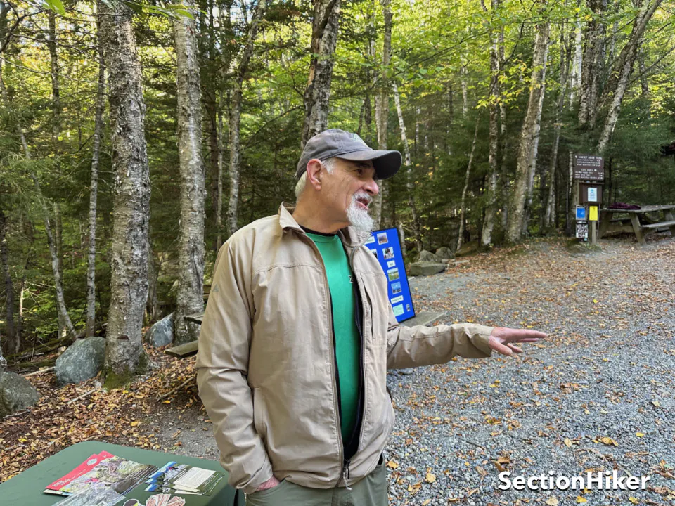 Rob Gordon de la section Burlington décrivant passionnément la mission du GMC
