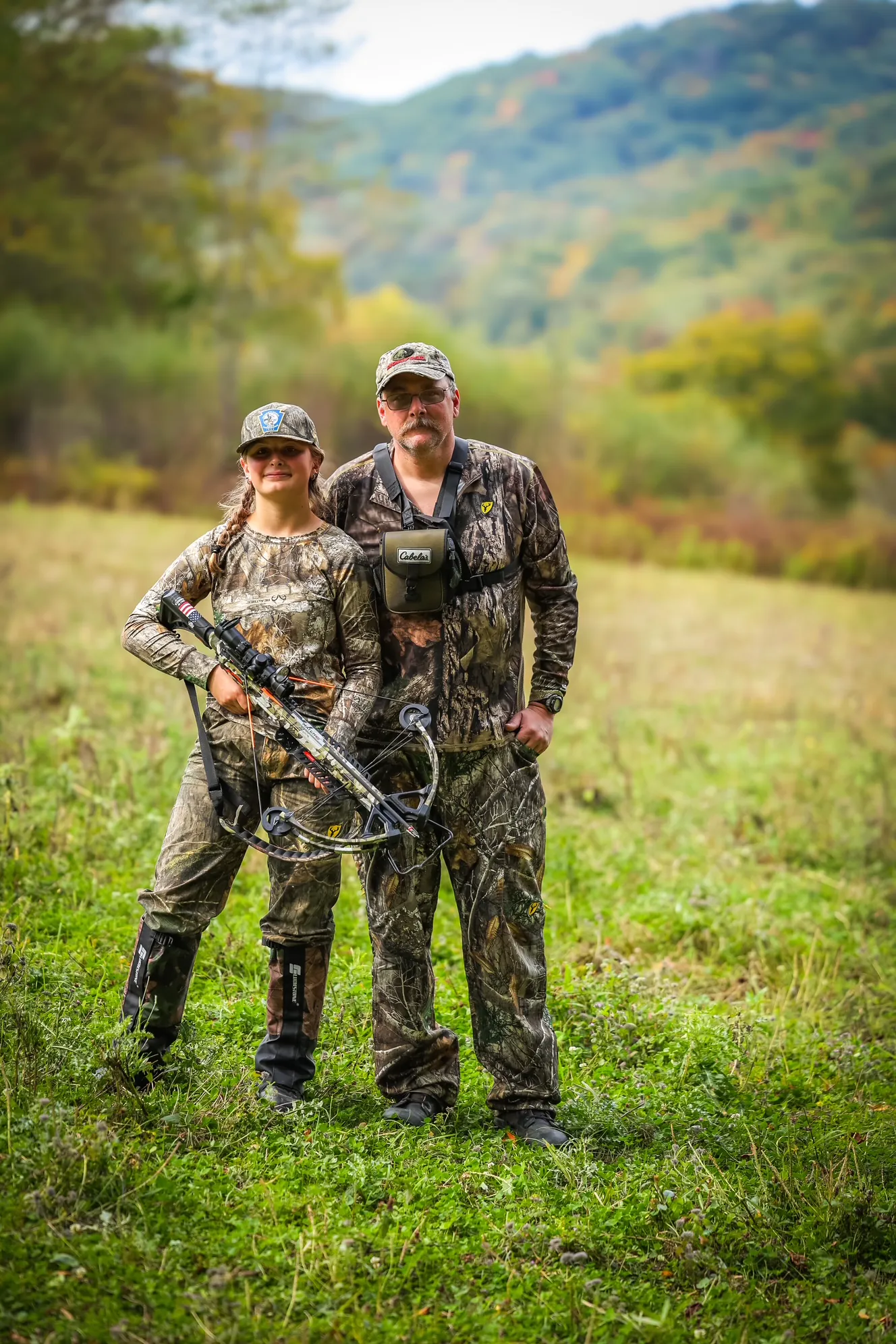Un chasseur d'arbalète adolescent et son père.