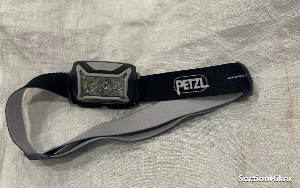 La lampe frontale Petzl Actik 625