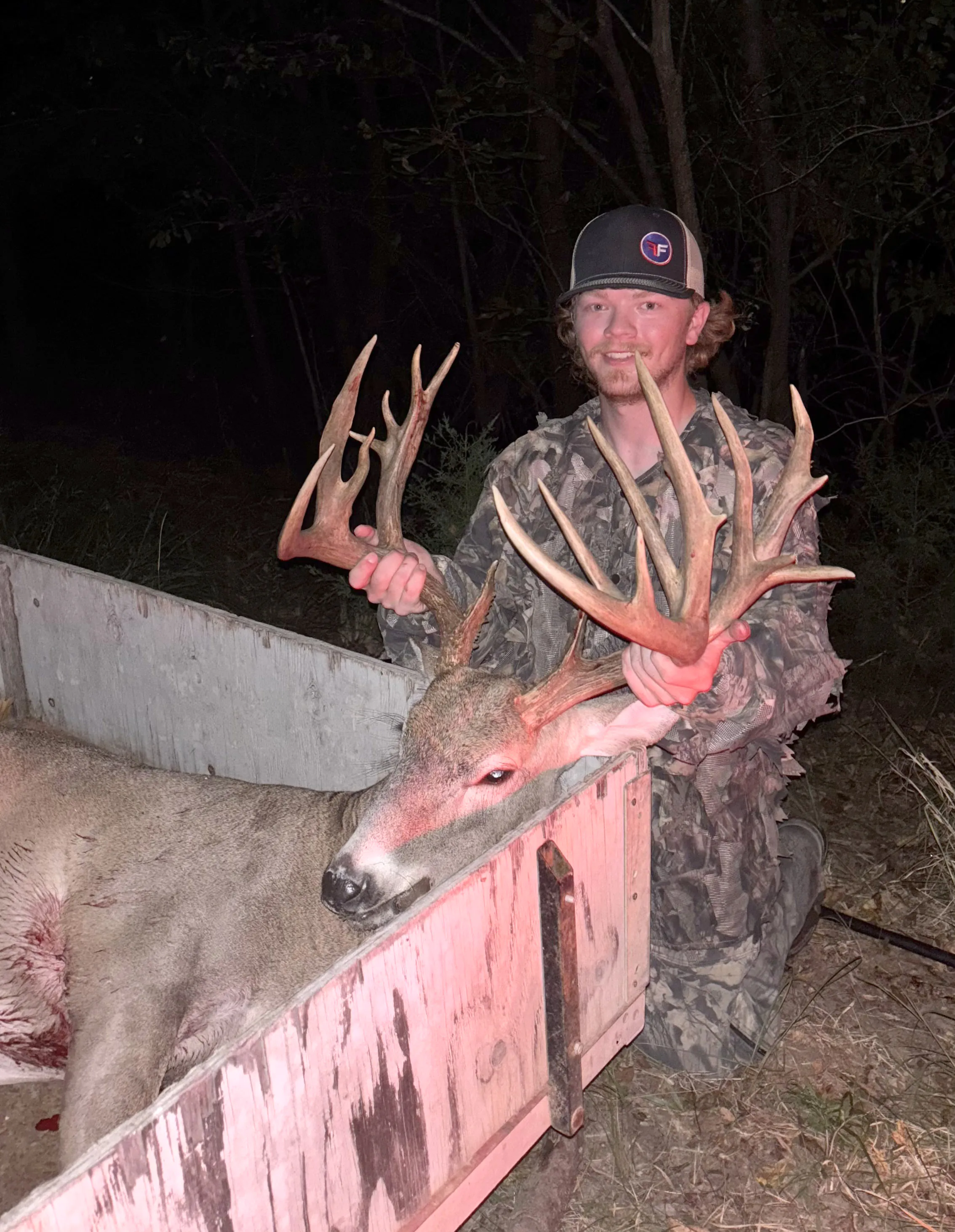 Un chasseur de l'Oklahoma avec beaucoup d'argent et beaucoup de points à l'arrière d'un chariot