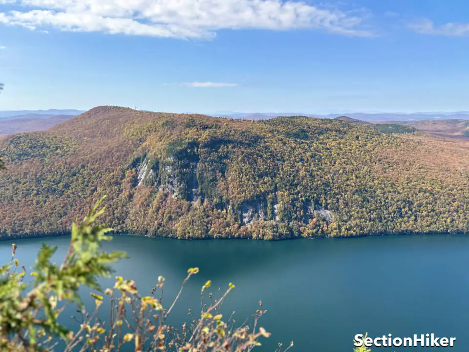 Les falaises abruptes du mont Hor, le lac Willoughby