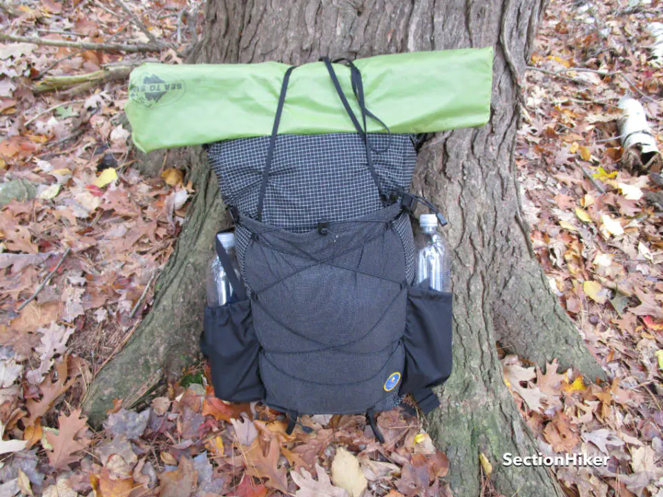 La sangle supérieure en Y est le meilleur endroit pour attacher un coussin en mousse