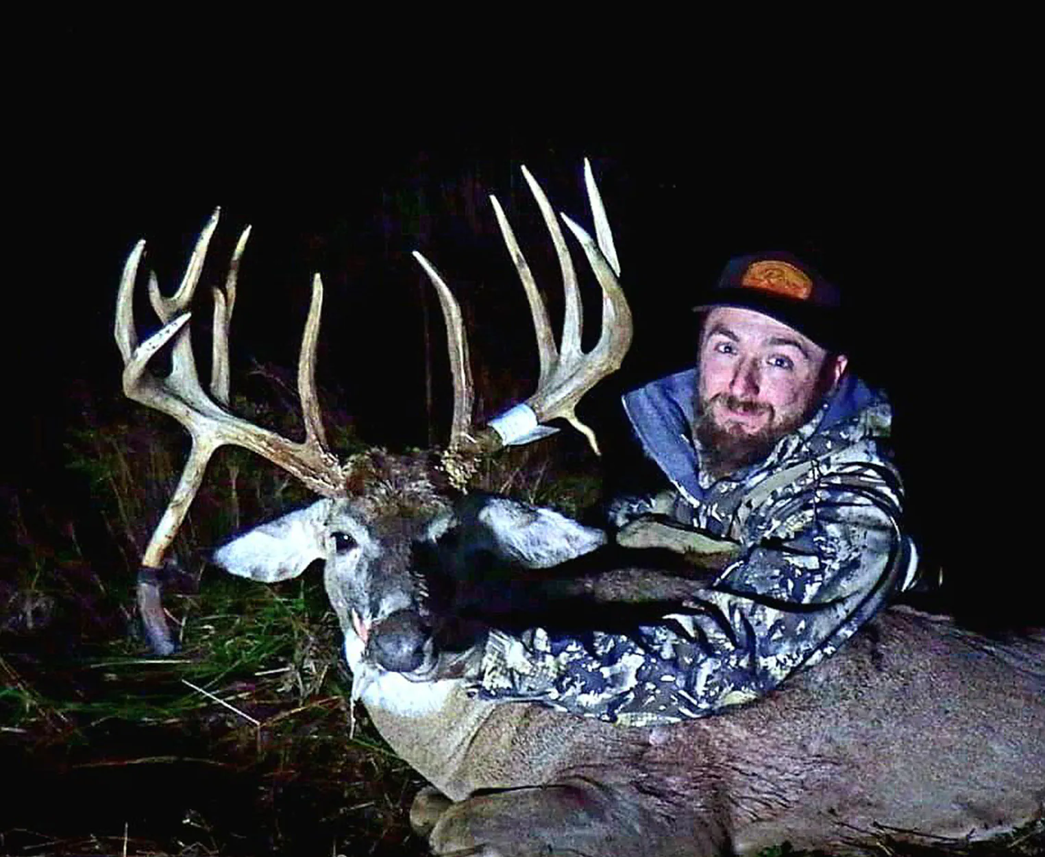 Un chasseur à l'arc avec un gros dollar de l'Iowa.