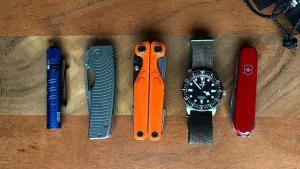 Offres du Black Friday sur les essentiels d'EDC : montres, portefeuilles, lampes de poche et couteaux