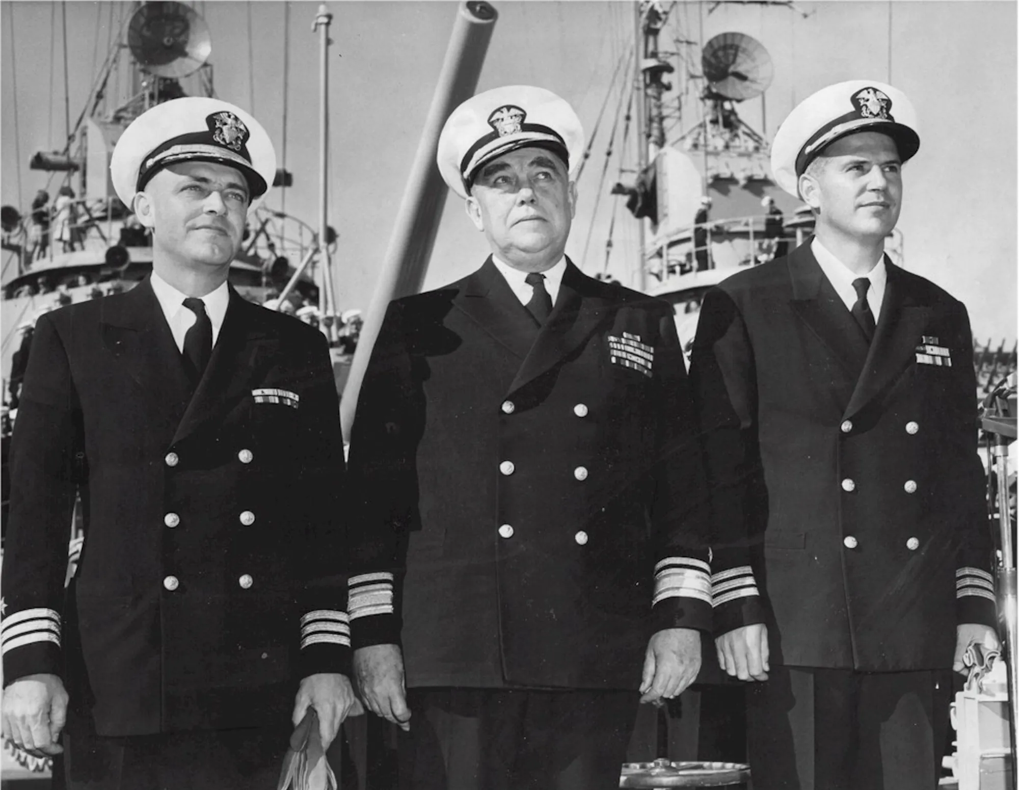 Le commandant de l'USS O'Bannon, DJ Carrison, qui a abattu des canards depuis son destroyer.