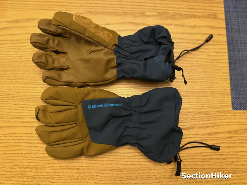 Le Glissade Glove est également disponible en tout noir, mais ceux-ci étaient en vente.