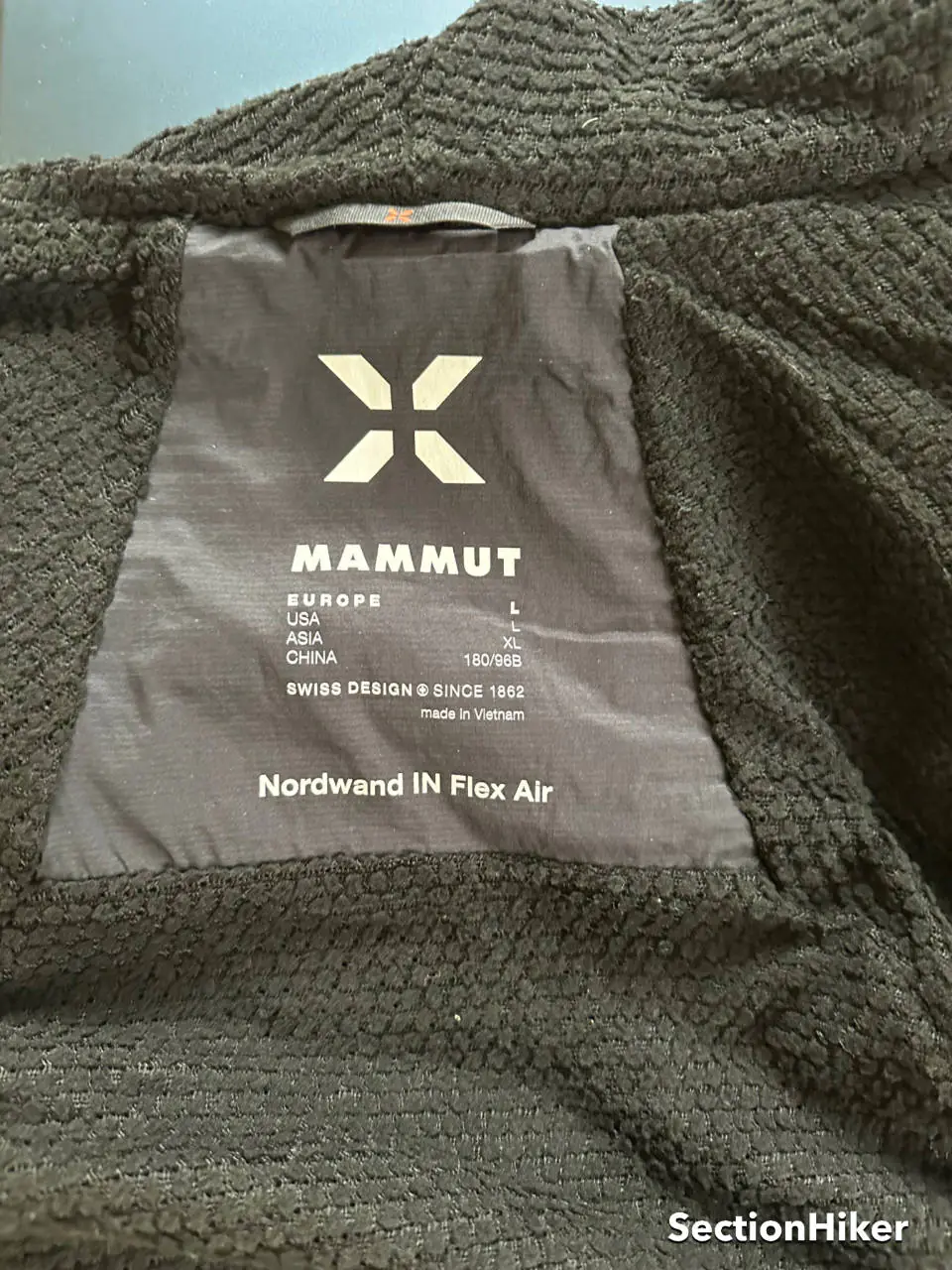 L'intérieur de la veste est isolé avec de la polaire Polartec Alpha