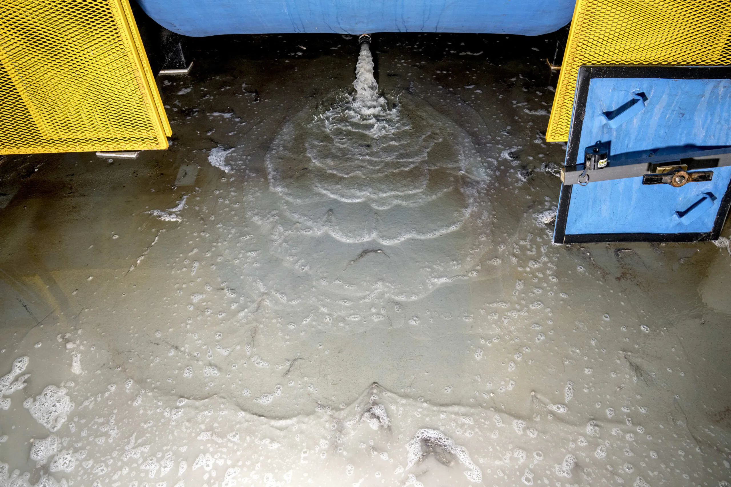 Un tambour de décapage dans une tannerie du Michigan.
