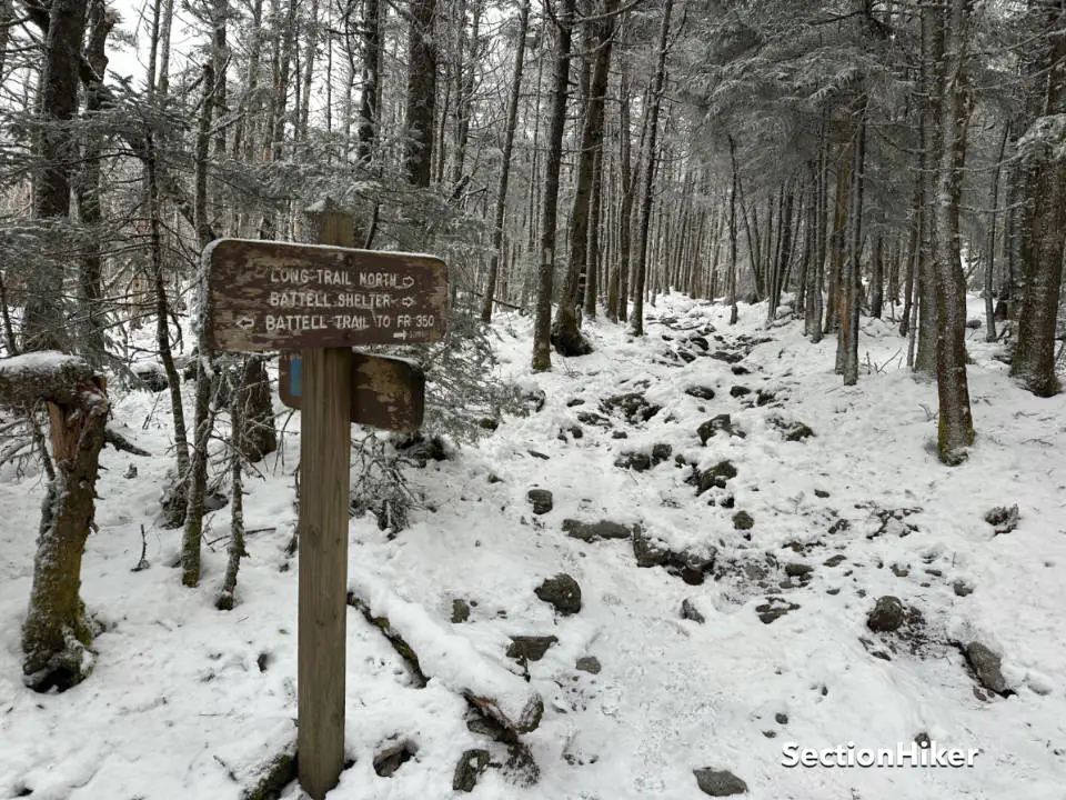 Le Battell Trail croise le Long Trail qui monte jusqu'au sommet d'Abraham.