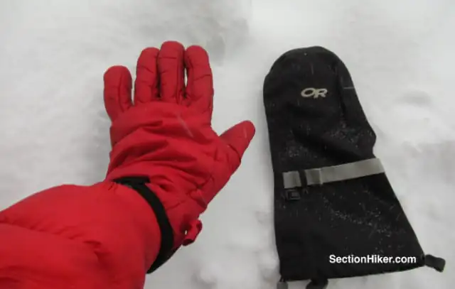 Portez des doublures de gants avec les doigts à l’intérieur des coquilles des mitaines.