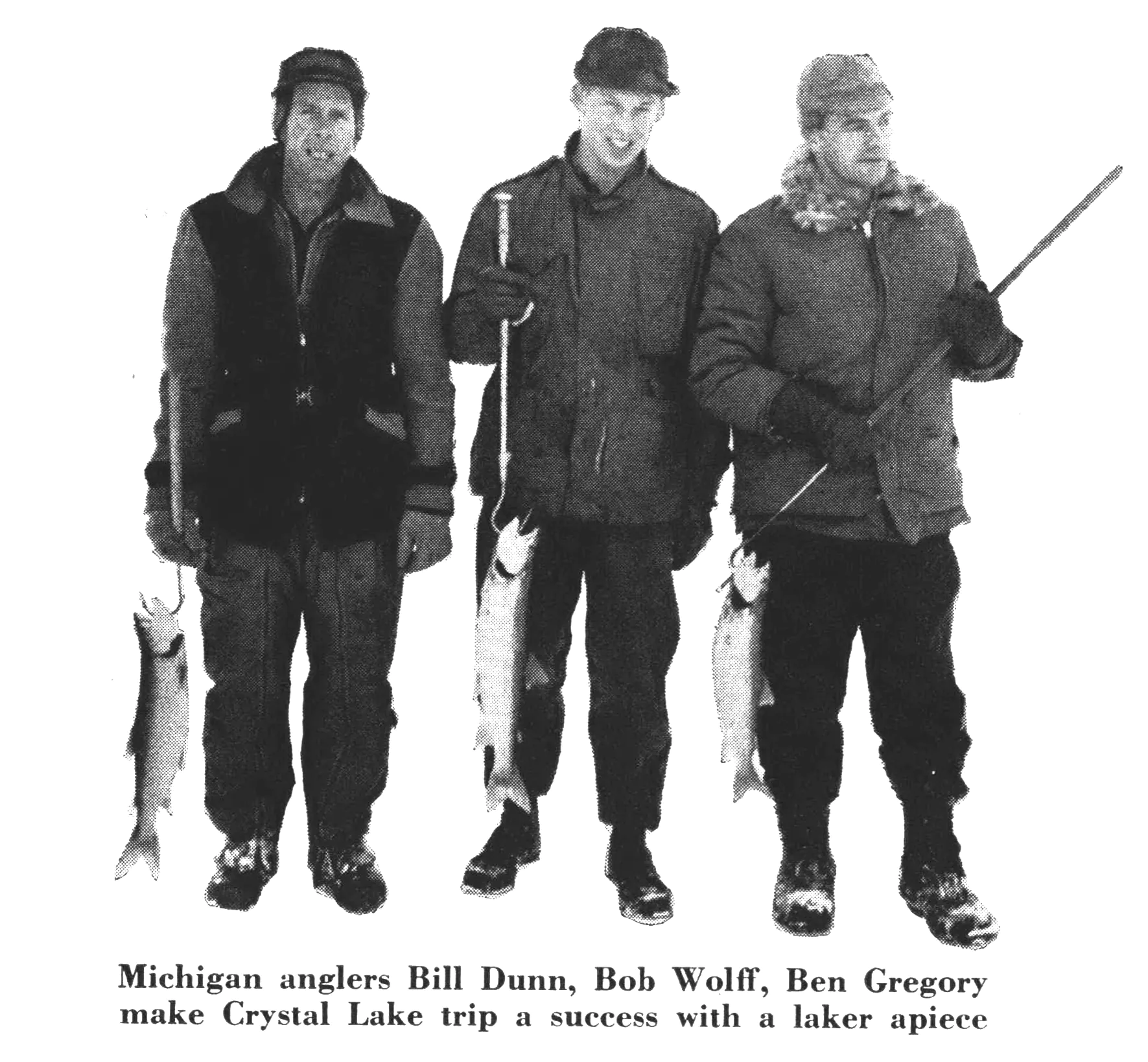 Un trio de pêcheurs sur glace au touladi.