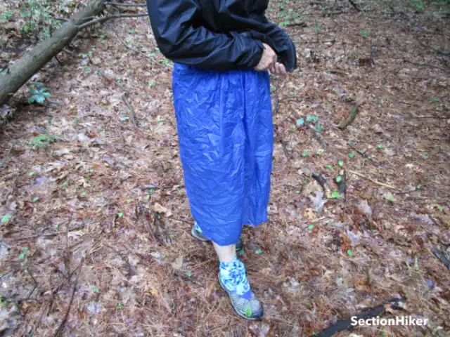 Le ULA Rain Kilt est long et offre une grande couverture des jambes