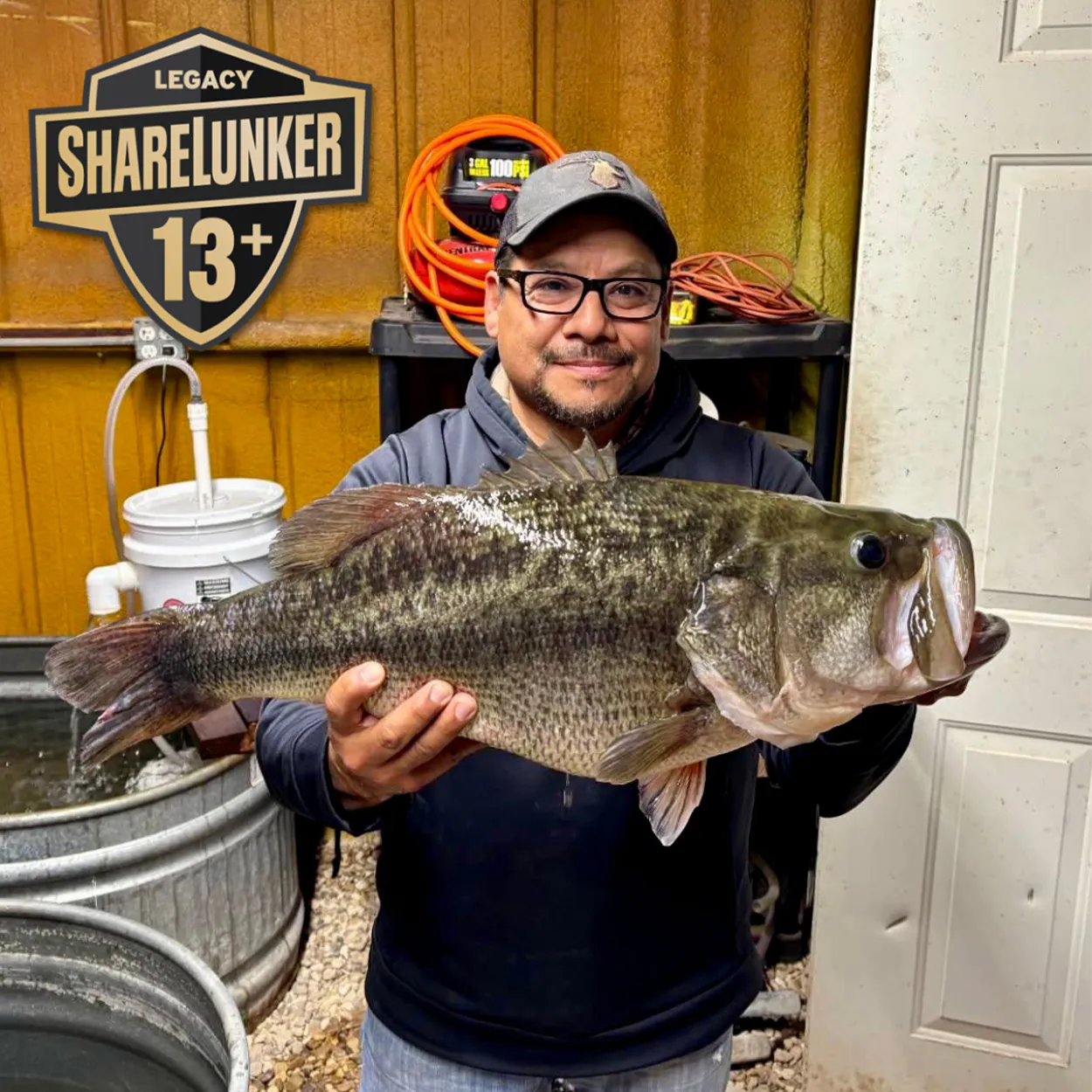 Un pêcheur du Texas avec un gros bar.