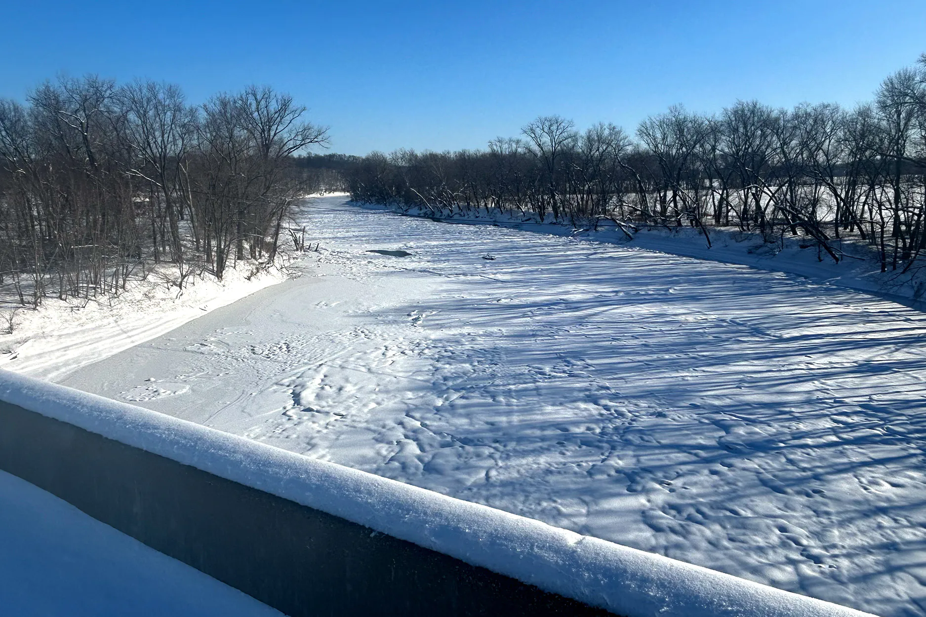 Une rivière gelée dans l'Indiana.