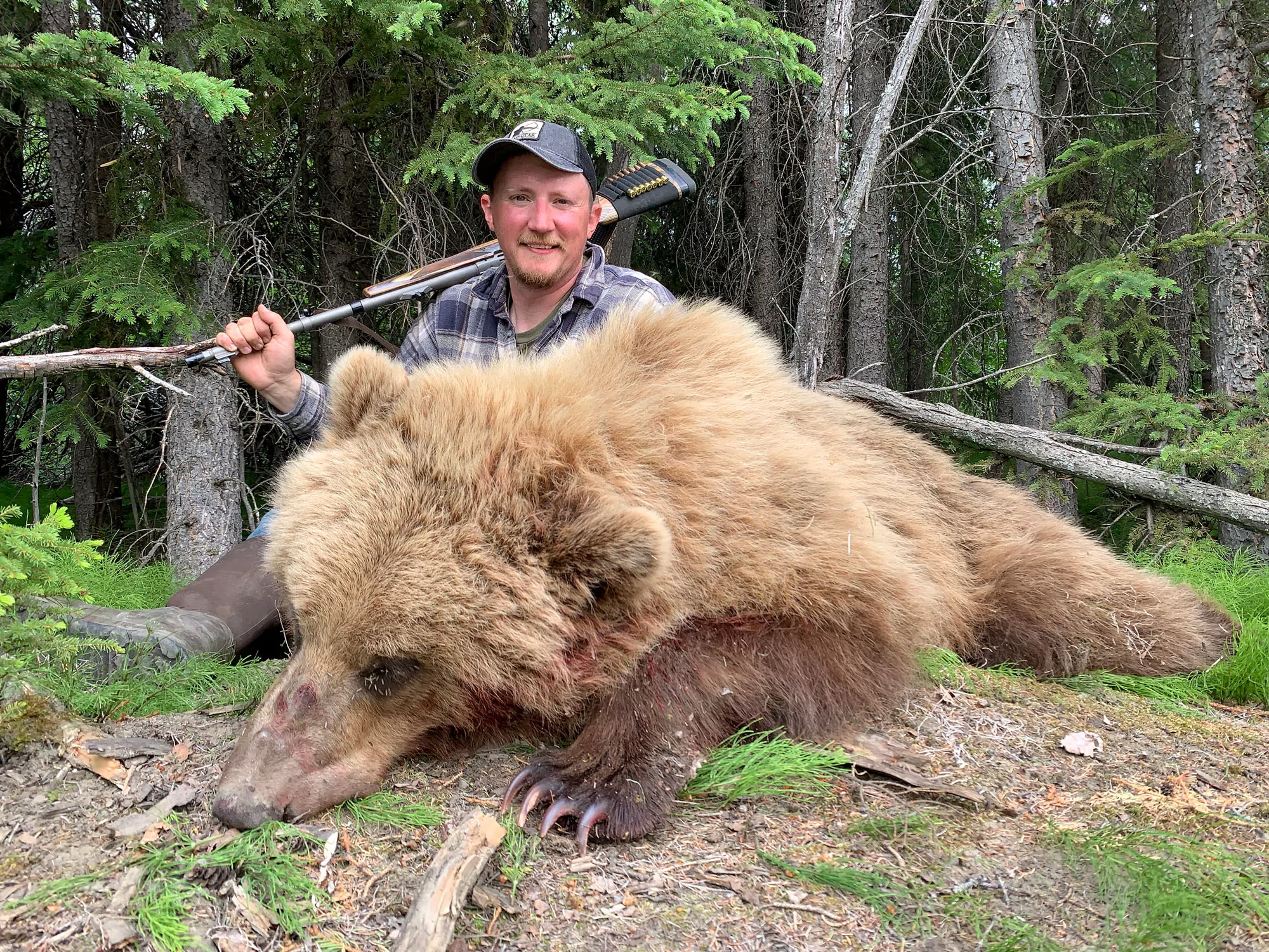 Freel avec .338 Win. Mag. et le grizzli