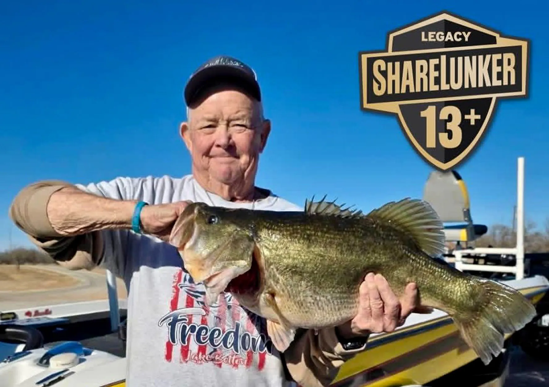 Un pêcheur de bar avec une grande bouche du Texas.