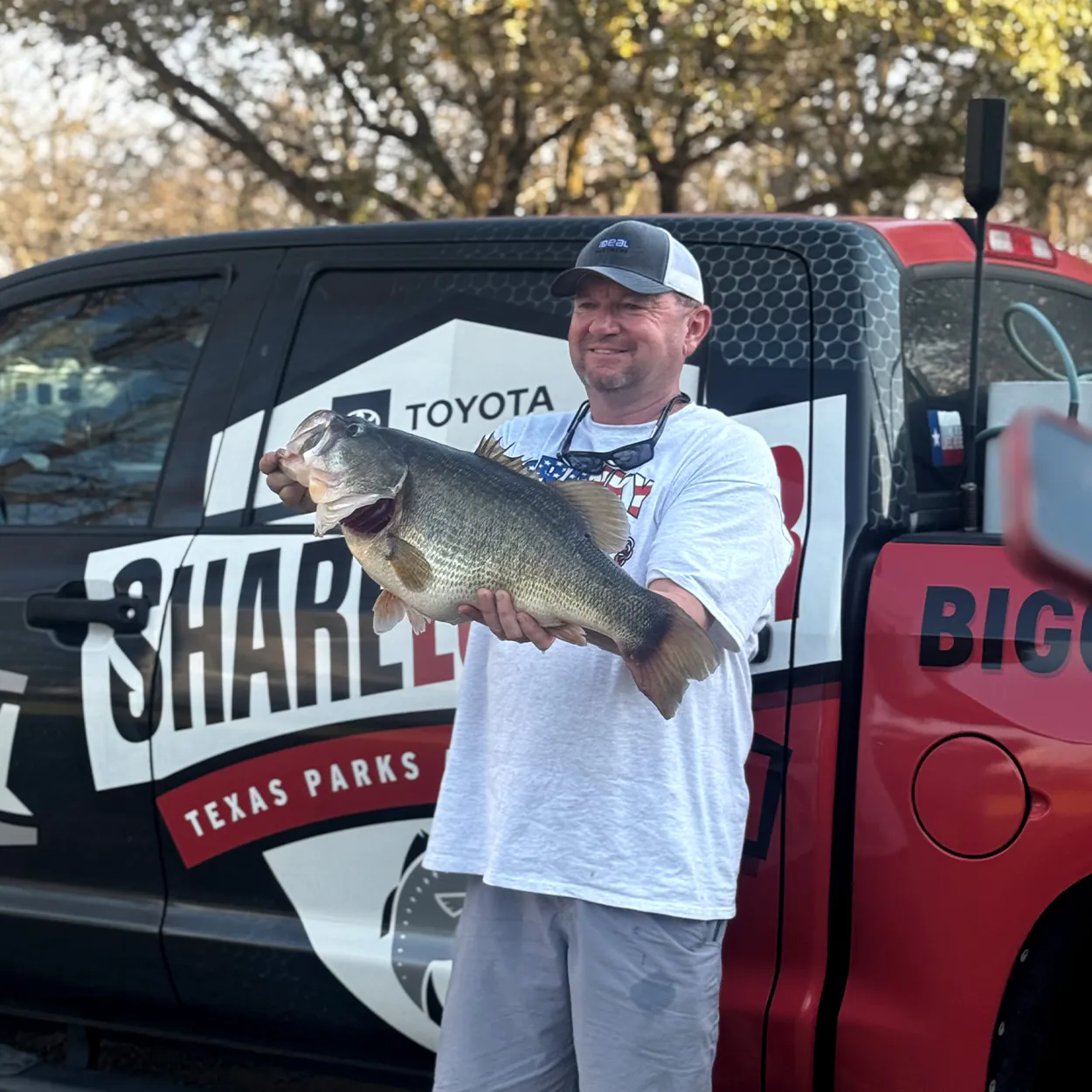 Un pêcheur à la ligne du Texas fait don d'un trophée d'achigan au programme de stockage de l'État.