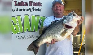 «Secouer comme une feuille.» Texas Angler tire son deuxième 13 livres du même lac