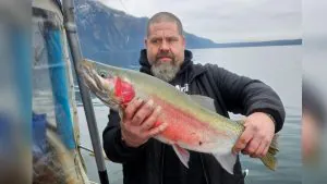 Le lac le plus profond de l'Idaho expulse une autre truite record d'État