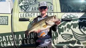 «Je pensais que tout était fini.» Un adolescent remporte un tournoi de basse avec une grande bouche de 10 livres qu'il a accrochée deux fois