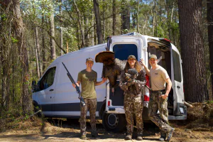 Vidéo : Je chasse la dinde dans une camionnette pendant 3 mois chaque printemps. Bienvenue au Turkey Van Tour
