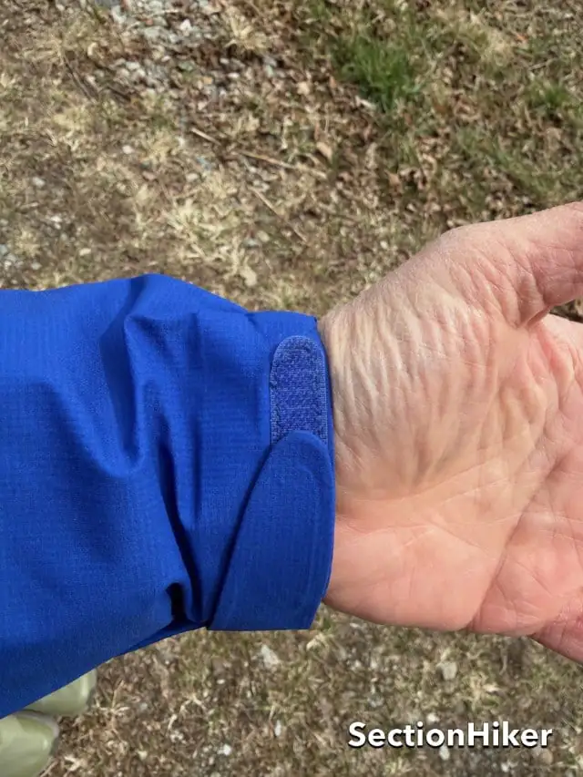 Poignet à crochets et boucles qui protège de la pluie et retient la chaleur - 1