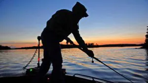 Une tribu du Wisconsin veut interdire aux non-membres de pêcher le doré et le maskinongé. Ils visent également à interdire la pêche à la traîne et les sonars orientés vers l'avant.