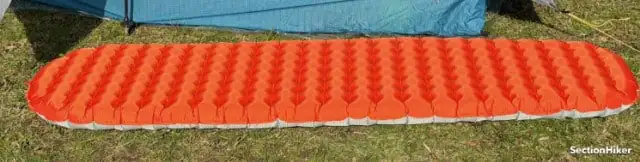 Le bas orange du coussin est recouvert de nylon 40D plus résistant