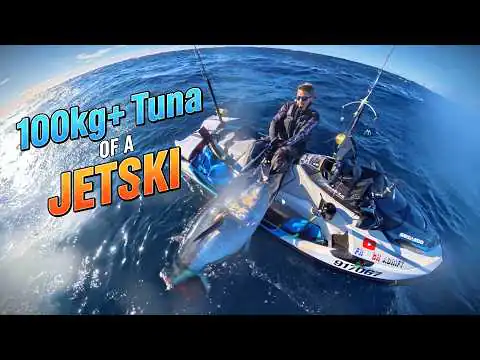 Plus de 100 kg de thon rouge capturé par un jet ski - Attaque de requin pendant un combat miniature